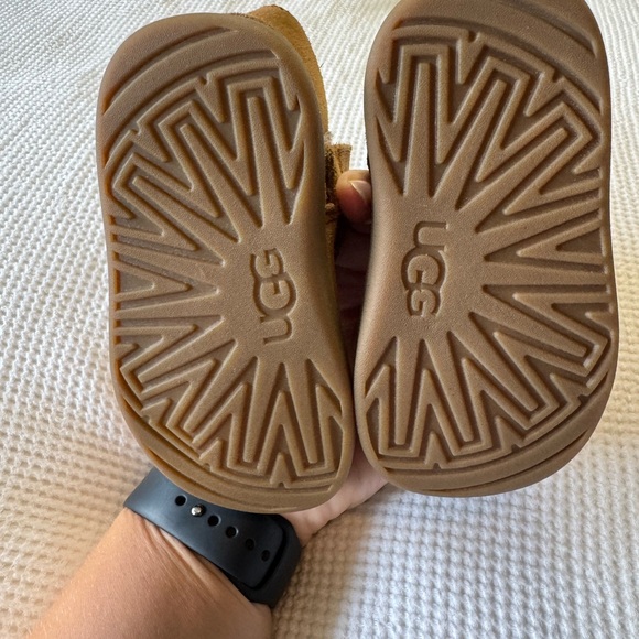 Ugg Baby/Toddler boots in Chestnut - size 4/5 - Picture 8 of 12